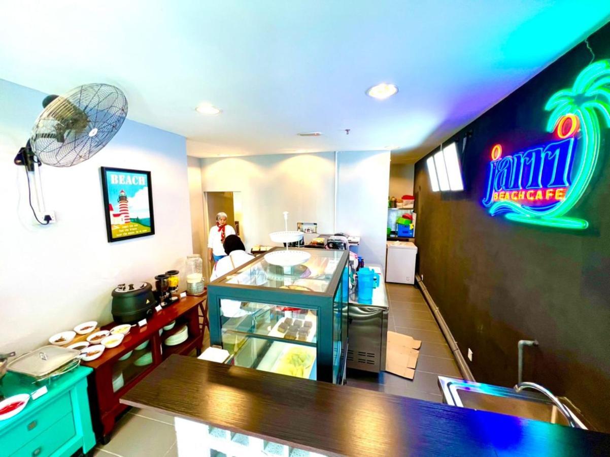 Timurbay Seafront Pool & Seaview Apartment Kuantan